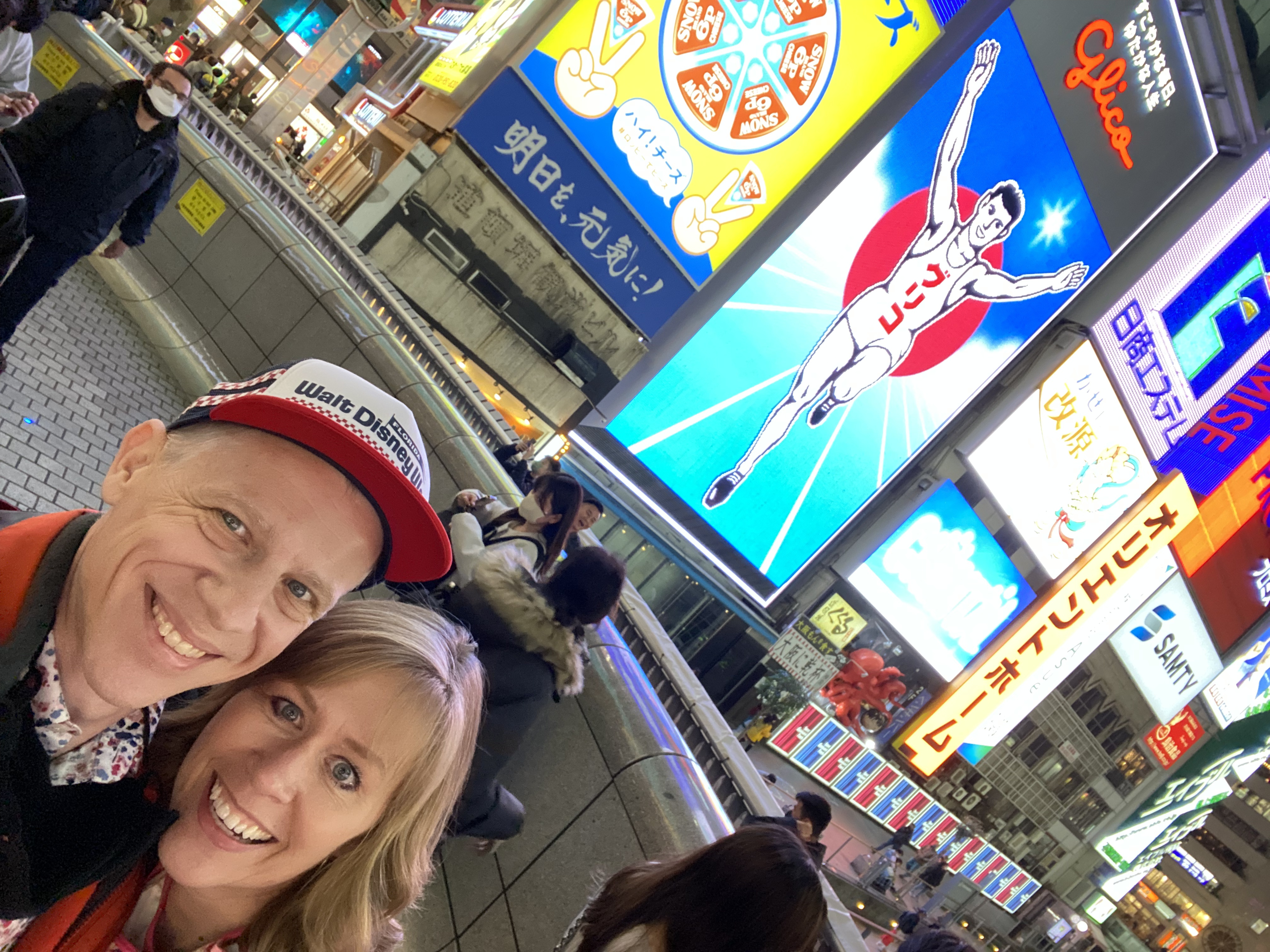 Unforgettable Moments in Osaka: Spiraling through the Kaiyukan Aquarium and Laughter-Filled Language Adventures